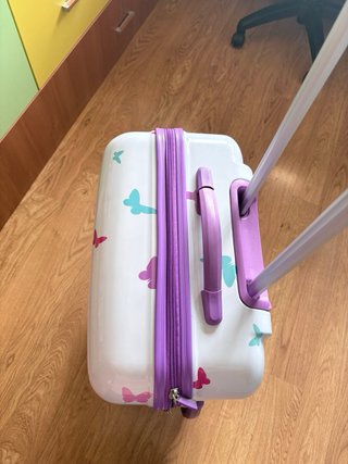 Maleta mediana con diseño de mariposas