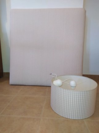 Cabecero 90 y lámpara tapizado beige/gris