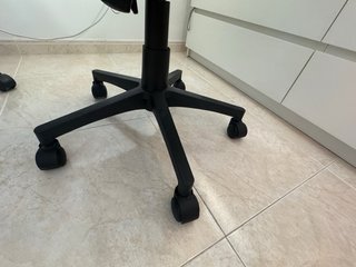 Silla de oficina ergonómica negra