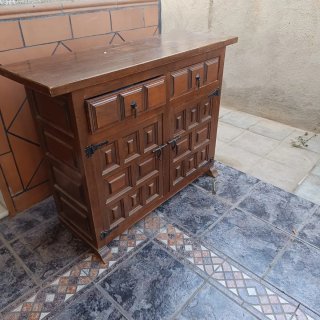 Mueble de madera antiguo