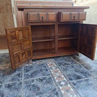 Mueble de madera antiguo
