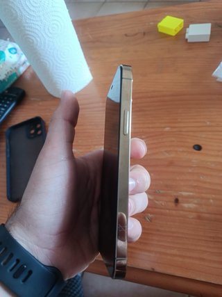iPhone 12 Pro dorado(NEGOCIABLE)
