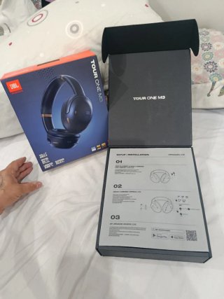 Audífonos JBL Tour One M3 Negro/Dorado