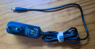 Alimentatore per pedale chitarra basso