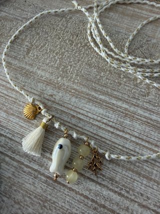 Collar pez con cordón abalorios