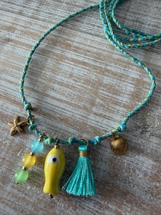 Collar pez con cordón abalorios
