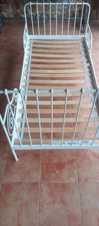 Cama infantil metálica con somier