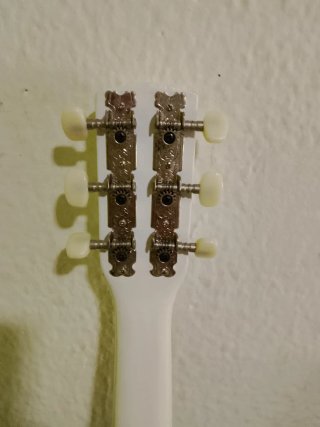Guitarra infantil de madera