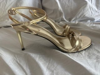 Sandalias tacón MNG doradas