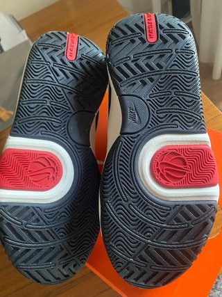 Zapatillas Nike niño talla 38,5 nuevas.