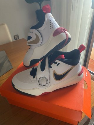 Zapatillas Nike niño talla 38,5 nuevas.