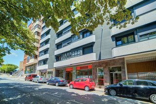 Local comercial en venta en Azpilagaña en Pamplona