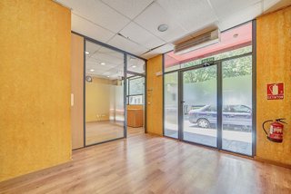 Local comercial en venta en Azpilagaña en Pamplona