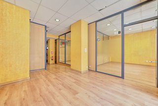Local comercial en venta en Azpilagaña en Pamplona