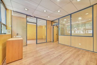 Local comercial en venta en Azpilagaña en Pamplona