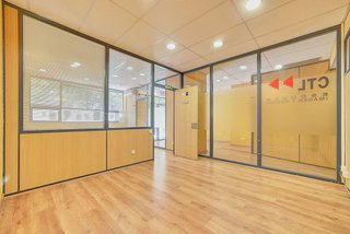 Local comercial en venta en Azpilagaña en Pamplona