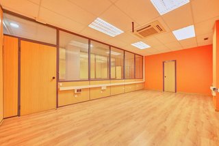 Local comercial en venta en Azpilagaña en Pamplona