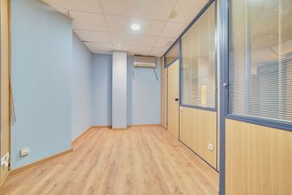 Local comercial en venta en Azpilagaña en Pamplona