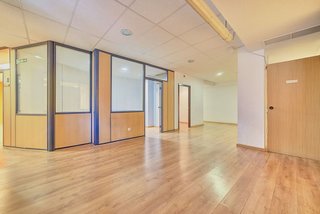 Local comercial en venta en Azpilagaña en Pamplona