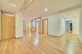 Local comercial en venta en Azpilagaña en Pamplona