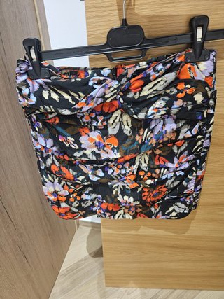 Falda Zara flores drapeada Talla M