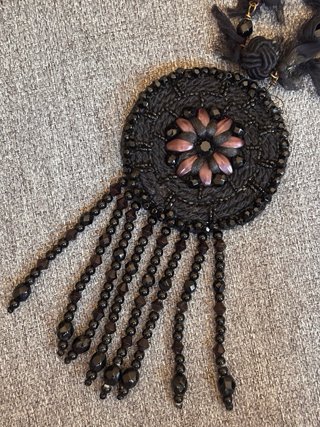 Collar antiguo victoriano negro