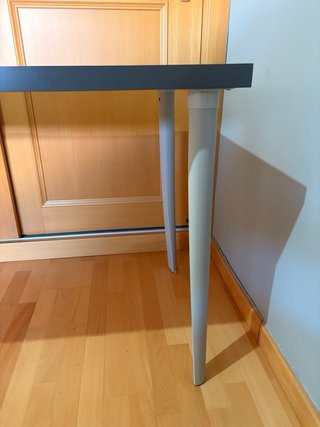 Mesa de escritorio Ikea gris