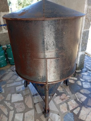 Horno de leña portátil metálico