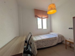 Piso en alquiler en Los Ángeles - Cruz de Caravaca en Almería