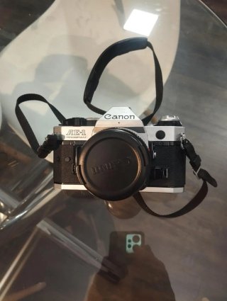 Canon AE-1 Program + objetivo + accesorios