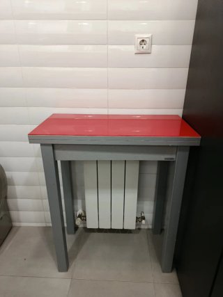 Mesa de cristal extensible roja
