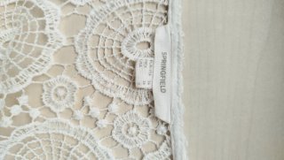 Vestido blanco con encaje Springfield
