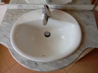 Mueble de baño con espejo y almacenaje