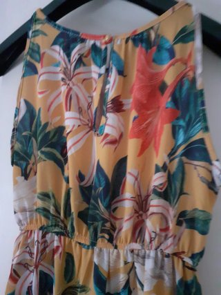 Vestido floral amarillo talla M
