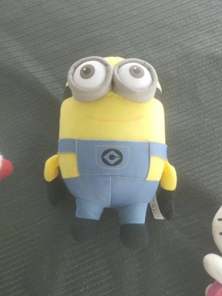 Lote de peluches: Minion, Hello Kitty, Koala, etc