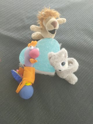 Lote de peluches: Minion, Hello Kitty, Koala, etc