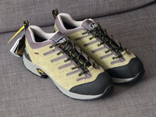 Zapatos de montaña Bestard negros y verdes