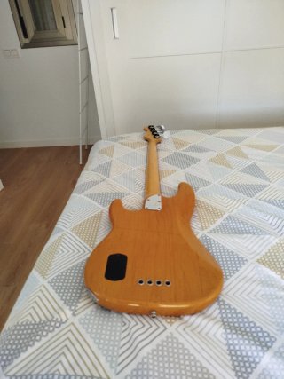 Fender American Deluxe Precision Bass