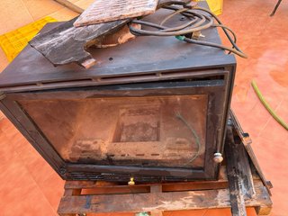 Chimenea de metal y cristal