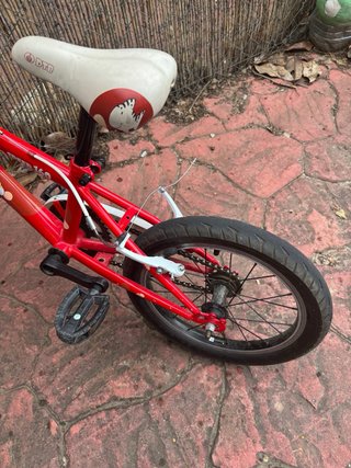 Bicicleta infantil roja 5-6 años
