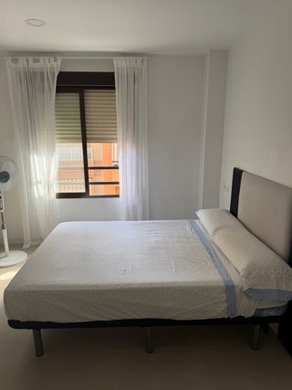 Cama 1.90x1.35 con somier incluido