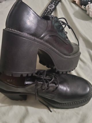 Botines de tacón grueso negros