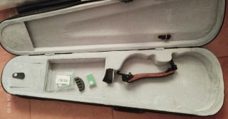 Violín con estuche con almohadilla y colofonia