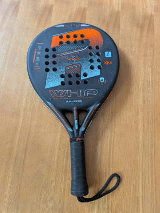 Pala Royal Pádel Whip. Funda de regalo.