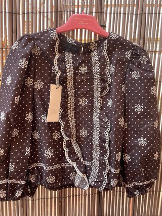 Blusa con bordados talla M Zara