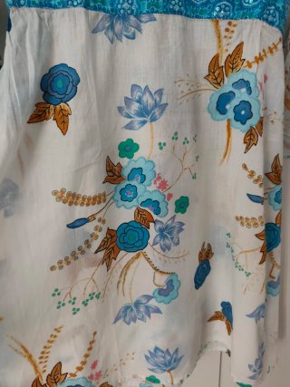 Vestido playero blanco y azul