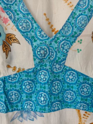 Vestido playero blanco y azul