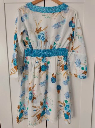 Vestido playero blanco y azul