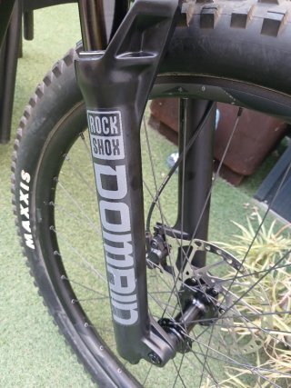 Bicicleta Eléctrica Giant Doble Suspensión