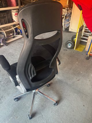 Silla de oficina ergonómica negra